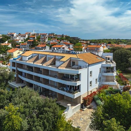 Apartment Klara Пиешчана Увала Екстериор снимка